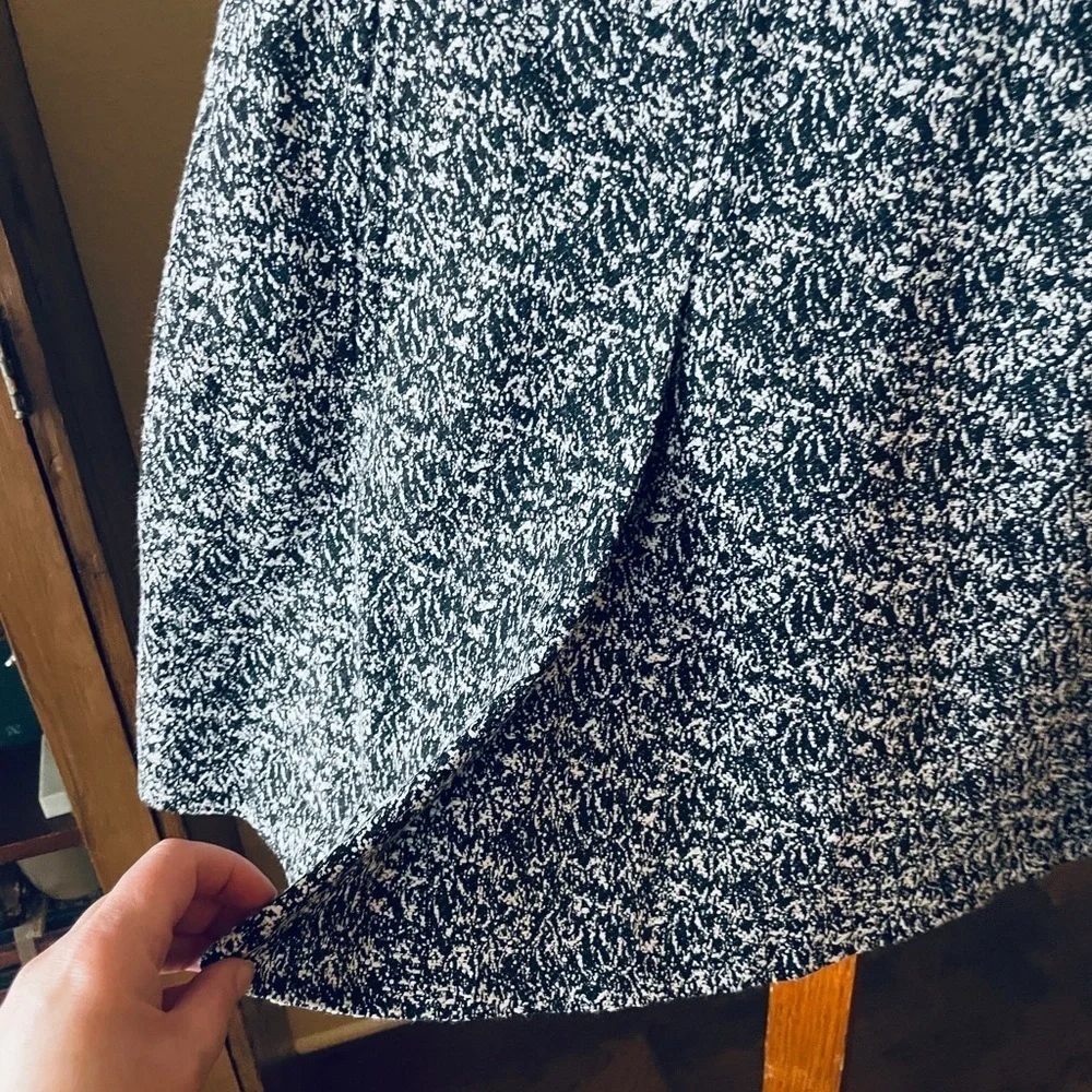 Banana Republic pleated abstract a-line mini skirt pockets lined 10 black white